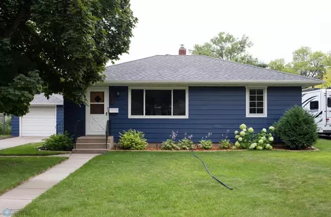 1813 6th St S, Moorhead, MN 56560