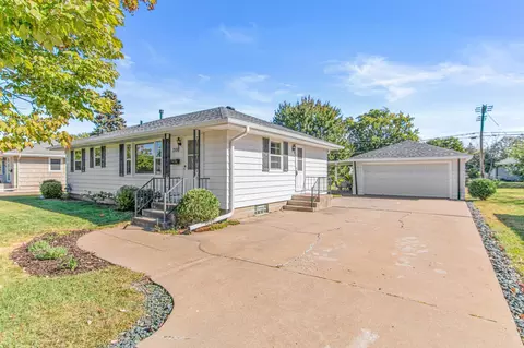 7106 Grimes Ave N, Brooklyn Center, MN 55429
