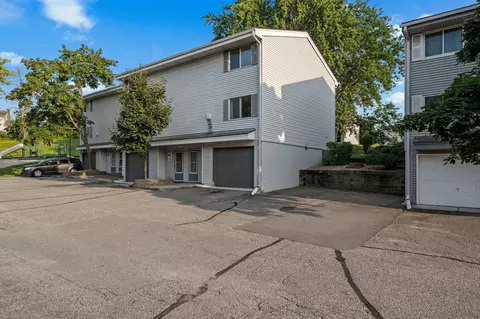 2364 Dorland Ln E, Maplewood, MN 55119