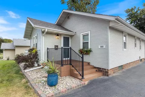 808 N 4th St, Marshall, MN 56258 photo 2