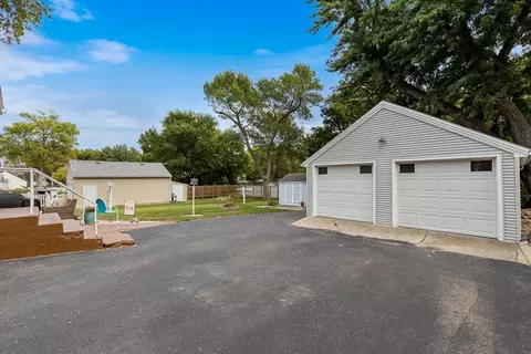 808 N 4th St, Marshall, MN 56258 photo 3