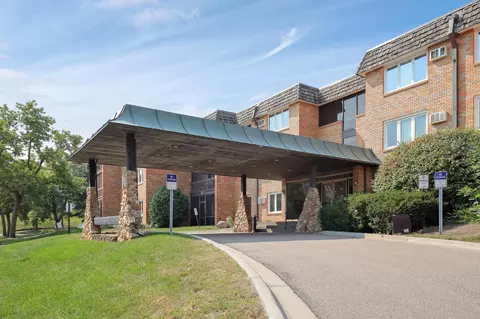 3200 Virginia Ave S #218, Saint Louis Park, MN 55426