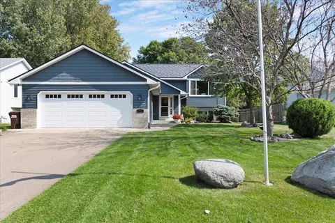 3953 Hadley Ave N, Oakdale, MN 55128