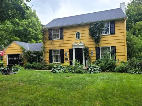 905 N Carver St, Winthrop, MN 55396