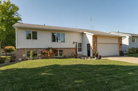 118 Circle Dr, Saint Charles, MN 55972