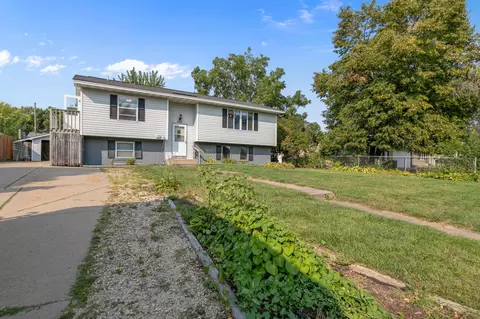 654 Grospoint Ave N, Oakdale, MN 55128
