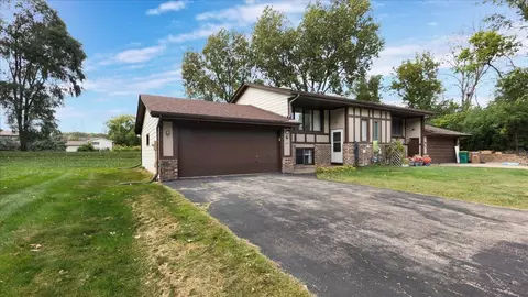 4579 Maple Leaf Cir, Eagan, MN 55123