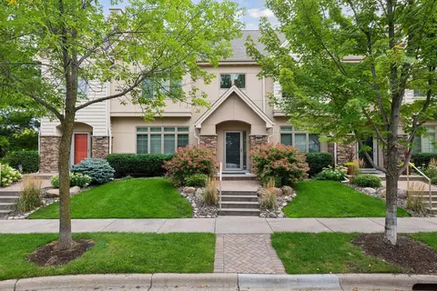 587 Willoughby Way W, Minnetonka, MN 55305