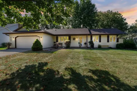 8142 137th Ct, Apple Valley, MN 55124