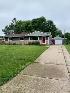 3007 Albert St N, Roseville, MN 55113
