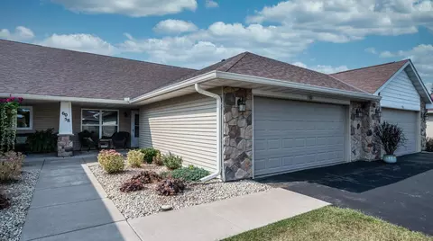 58 Crown Pointe Curv, Hudson, WI 54016