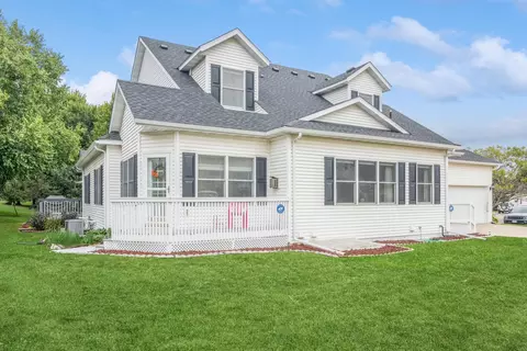901 Saint Lawrence Dr, Northfield, MN 55057