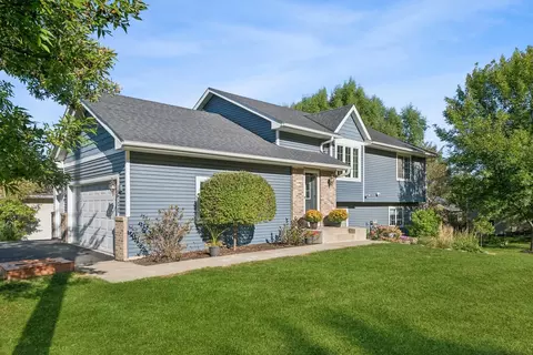 700 Ivanhoe Dr, Watertown, MN 55388