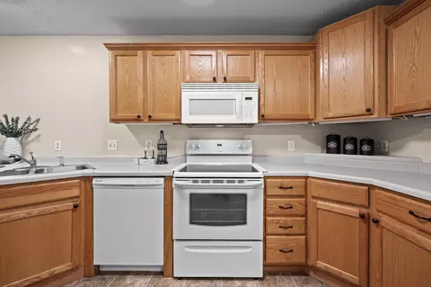 2083 Willow Cir, Hugo, MN 55038 photo 15