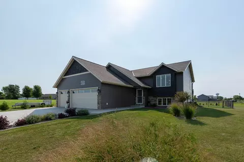1949 Denali Dr, North Mankato, MN 56003