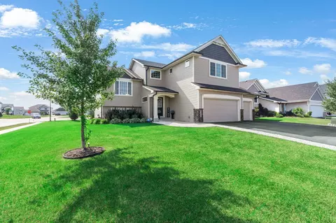 17802 Essex Ln, Lakeville, MN 55044