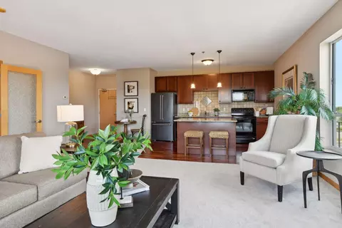 1502 5th St N #513, Hopkins, MN 55305