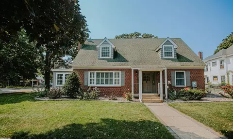701 4th St NW, Austin, MN 55912