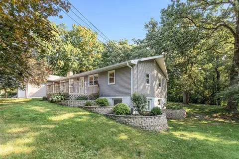 1110 Pineview Ln N, Plymouth, MN 55441