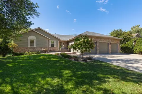 9174 E Staring Ln, Eden Prairie, MN 55347