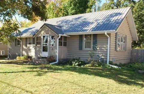 303 Central Ave S, Dodge Center, MN 55927