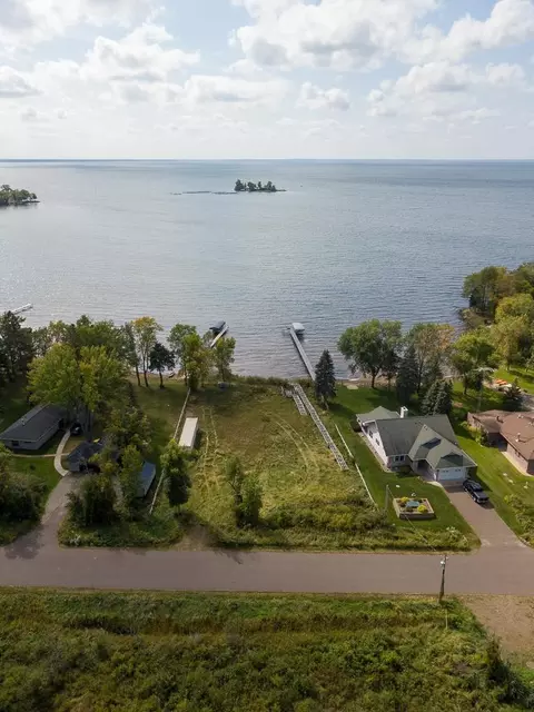 45641 Mille Lacs Pkwy, Isle, MN 56342