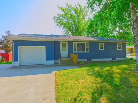 404 Summit Ave, Silver Lake, MN 55381