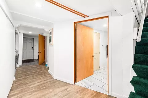 Entry Way - 2211 W 11th St, Duluth, MN 55806 photo 3 of 3