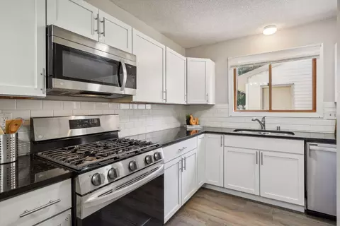 10682 Hummingbird St NW, Coon Rapids, MN 55433