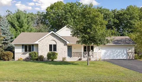 650 Caneday Ct, Taylors Falls, MN 55084