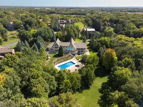 8800 Sunset Trl, Chanhassen, MN 55317