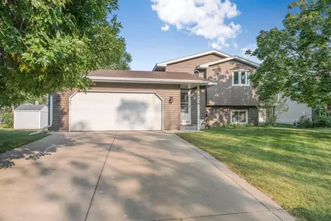9424 James Ave N, Brooklyn Park, MN 55444