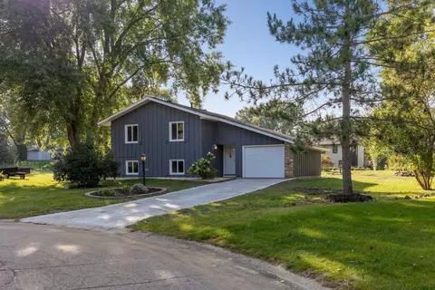 13854 Gladiola Ct, Apple Valley, MN 55124