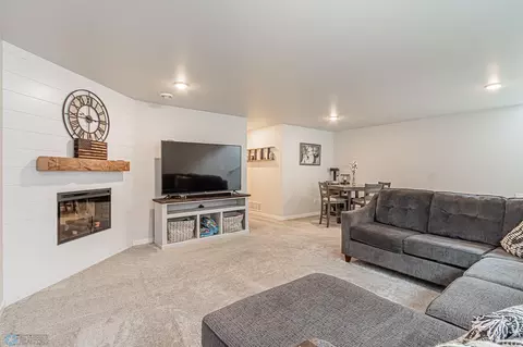303 6th St E, Horace, ND 58047 photo 5