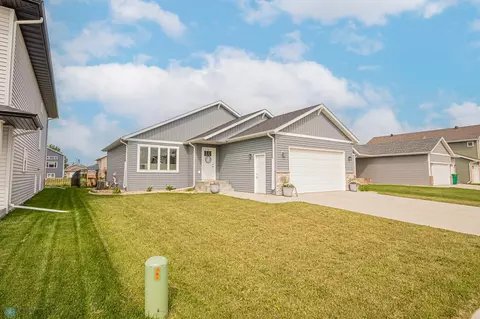 303 6th St E, Horace, ND 58047