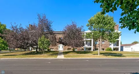 331 Prairiewood Cir S #102, Fargo, ND 58103