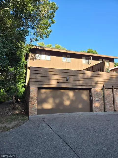 38 Walden St, Burnsville, MN 55337