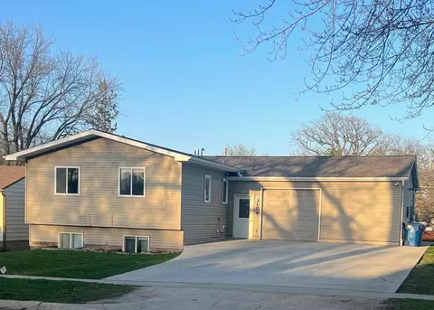 104 1st Ave NE, Dodge Center, MN 55927