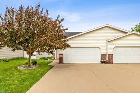 3309 Adams St S, Fargo, ND 58104