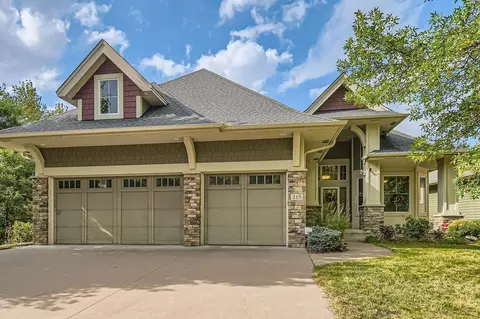 215 Southgate Dr, Mahtomedi, MN 55115