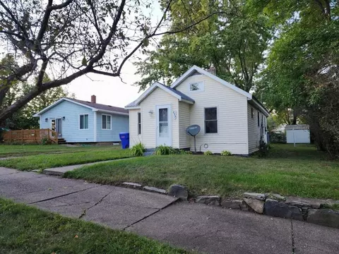 217 6th St, Moose Lake, MN 55767
