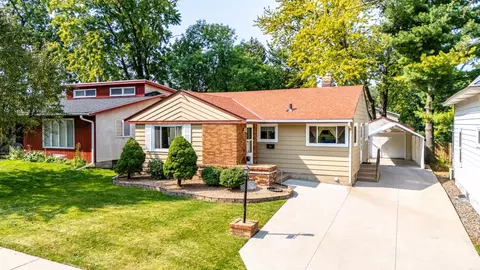981 Bellows St, West Saint Paul, MN 55118
