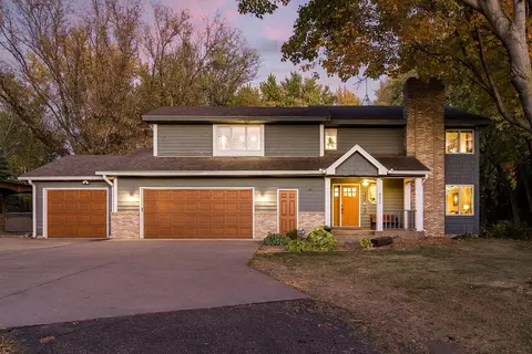 9475 Oak Ave, Waconia, MN 55387