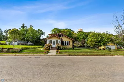 732 Center St, Enderlin, ND 58027 photo 4
