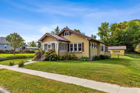 732 Center St, Enderlin, ND 58027 photo 3