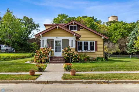 732 Center St, Enderlin, ND 58027 photo 2