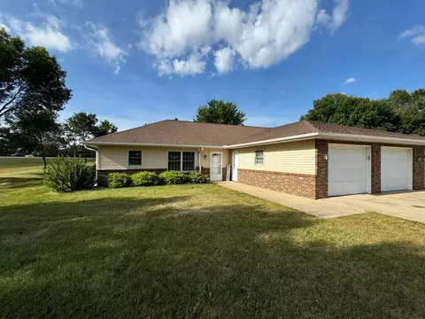 816 Southview Ct W #A, Marshall, MN 56258