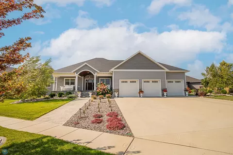 557 Lizzie Pl E, West Fargo, ND 58078