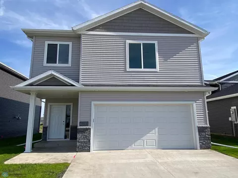 3814 32nd St S, Moorhead, MN 56560