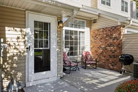 1916 Sapphire Pt #101, Eagan, MN 55122 photo 16